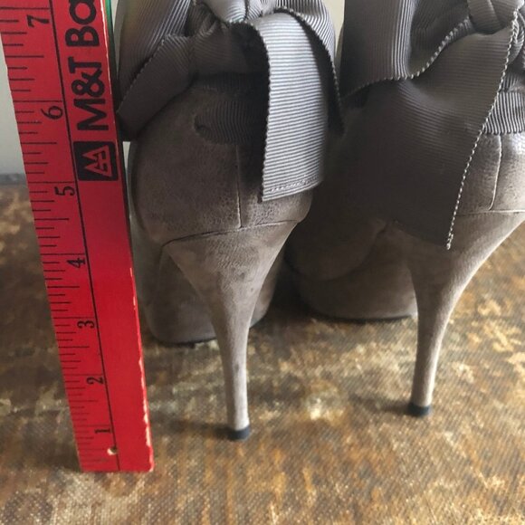 Vera Wang Royce Tan Peep Toe bow heels booties 6m - Picture 7 of 14